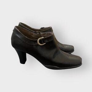 Aerosoles Cingle Handed Brown Buckle Booties Heeled Size 6.5